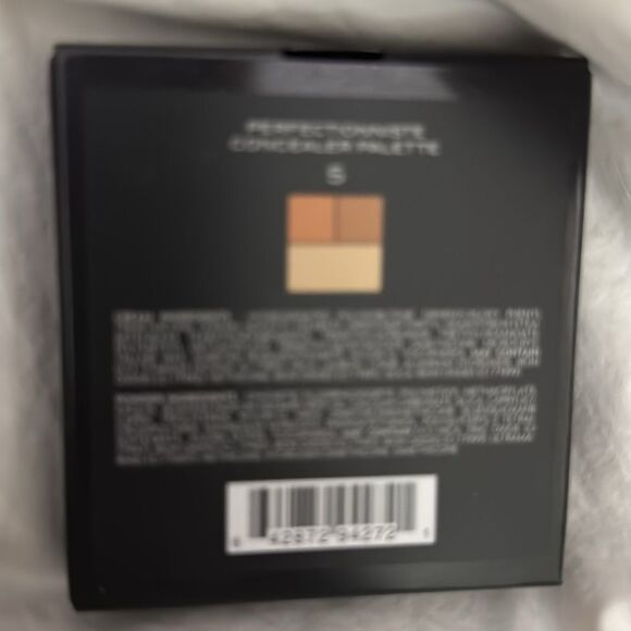 - SURRATT
Perfectionniste Concealer Palette
$58 3, 5, and 6 NIB - Picture 7 of 13